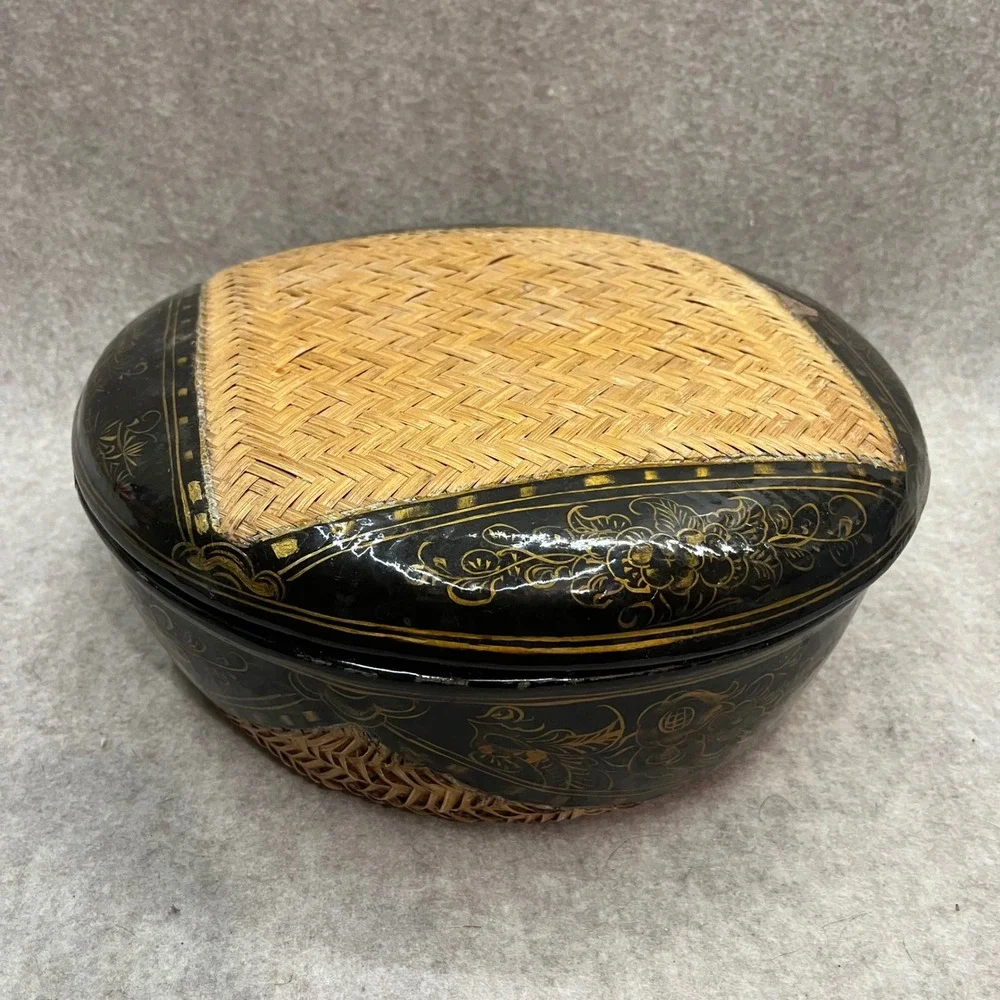 Vintage Hand Painted Black and‎ Gold Lacquer Woven Straw Asian Nesting Boxes Set
